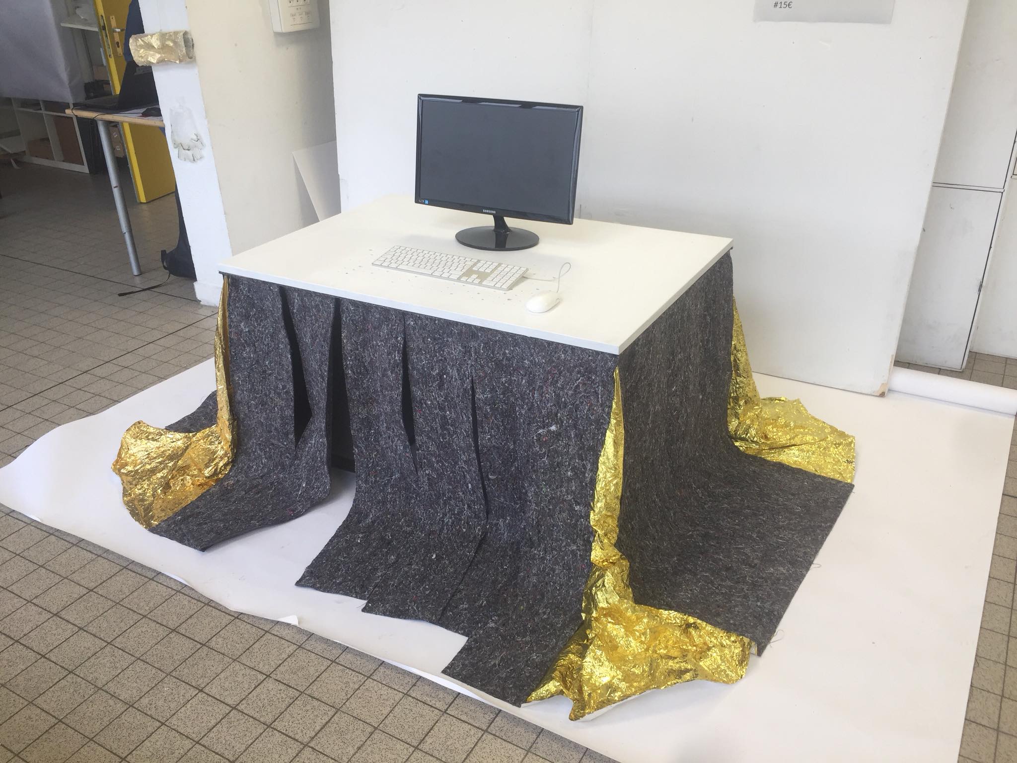 Voici un exemple de Kotatsu contemporain.