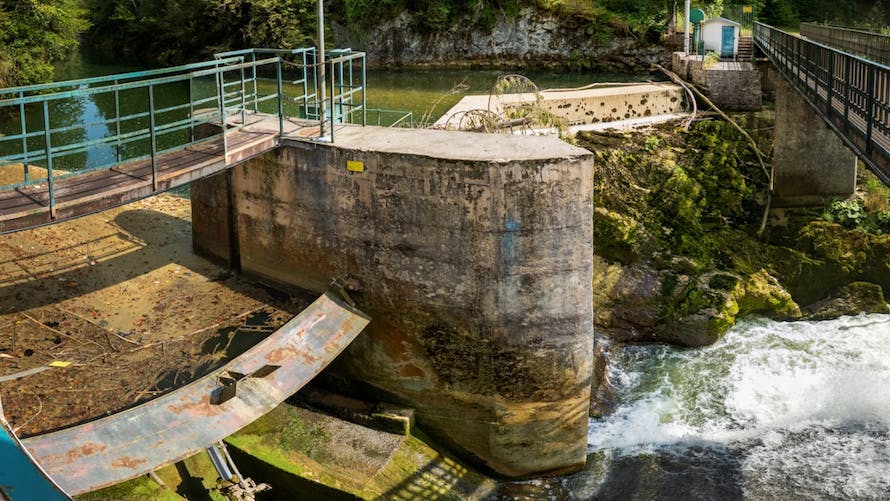 barrage de rivière jura
