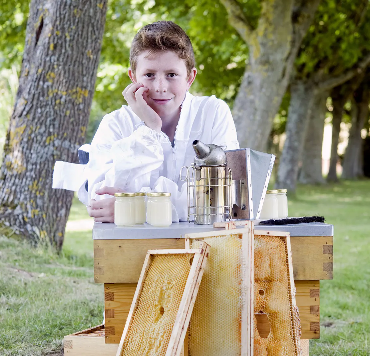 À 13 ans, il construit sa propre ruche