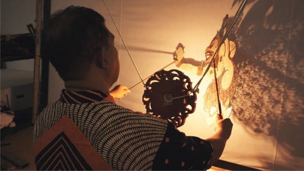 Ce site vous propose de découvrir la culture d'un pays à travers les yeux d'un artiste local