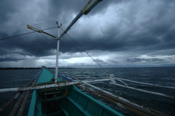 Aux Philippines, cette fondation redonne un toit et un emploi aux victimes des catastrophes climatiques