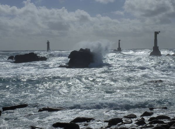 Trois îles du Finistère lancent un programme pilote de transition énergétique