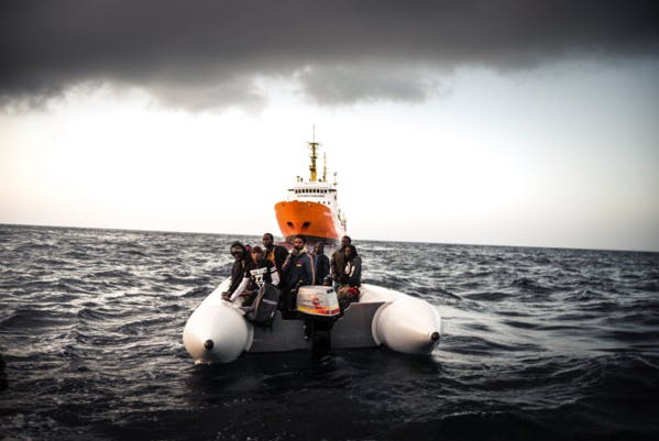À bord de l'Aquarius, ces photos documentent le secours de migrants en détresse