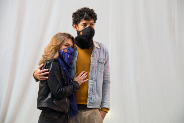 Hypoallergénique et connecté, ce foulard est en fait un masque anti-pollution