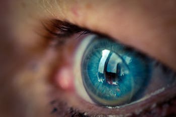 Ces lentilles de contact intelligentes transforment vos yeux en appareil photo