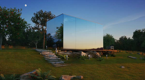Tel un caméléon, cette maison se fond dans la nature grâce à ses miroirs