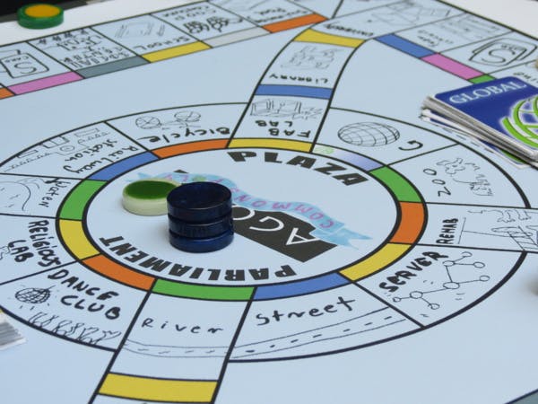 Ce collectif a inventé l'anti-Monopoly : un jeu social et coopératif plutôt que capitaliste