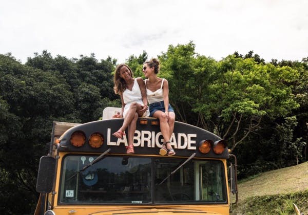 Pour traverser l’Amérique Latine, ces deux Français ont transformé un bus scolaire en hôtel nomade