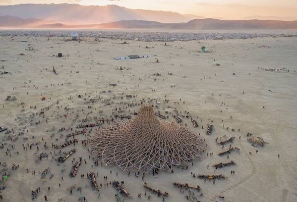 Cet architecte français a mis le feu au Burning Man
