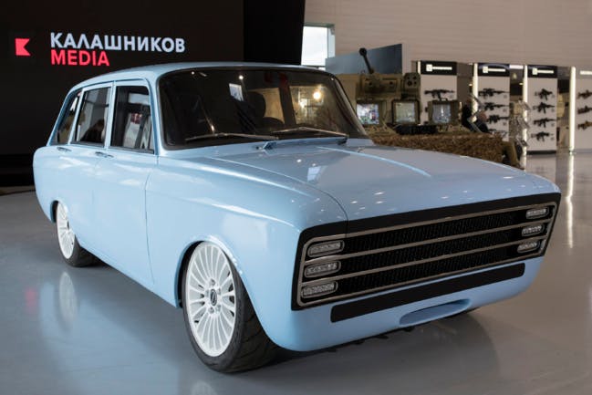 Voiture électrique : les constructeurs revisitent leurs modèles mythiques