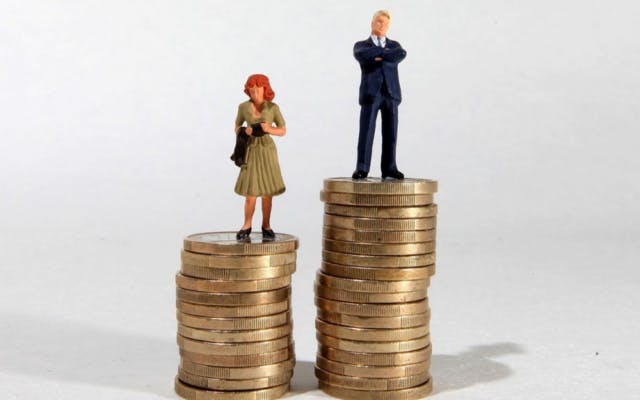 Dès 15h35, les femmes travaillent gratuitement jusqu'à la fin de l'année
