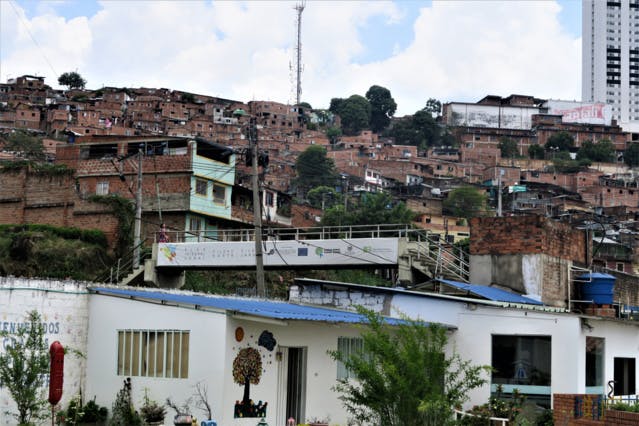 En Colombie, les personnes âgées ont leurs petits anges gardiens