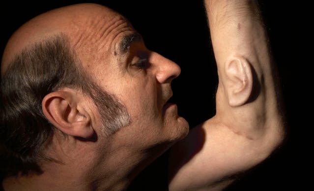 Body hackers : ils s'implantent puces, capteurs ou caméras dans le corps