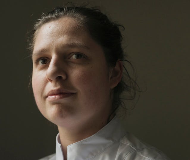 La cheffe Chloé Charles se met