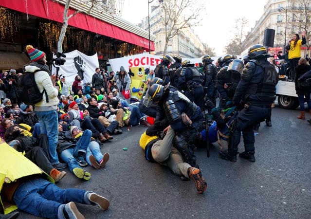 Face à l'urgence, ces militants qui désobéissent pour le climat