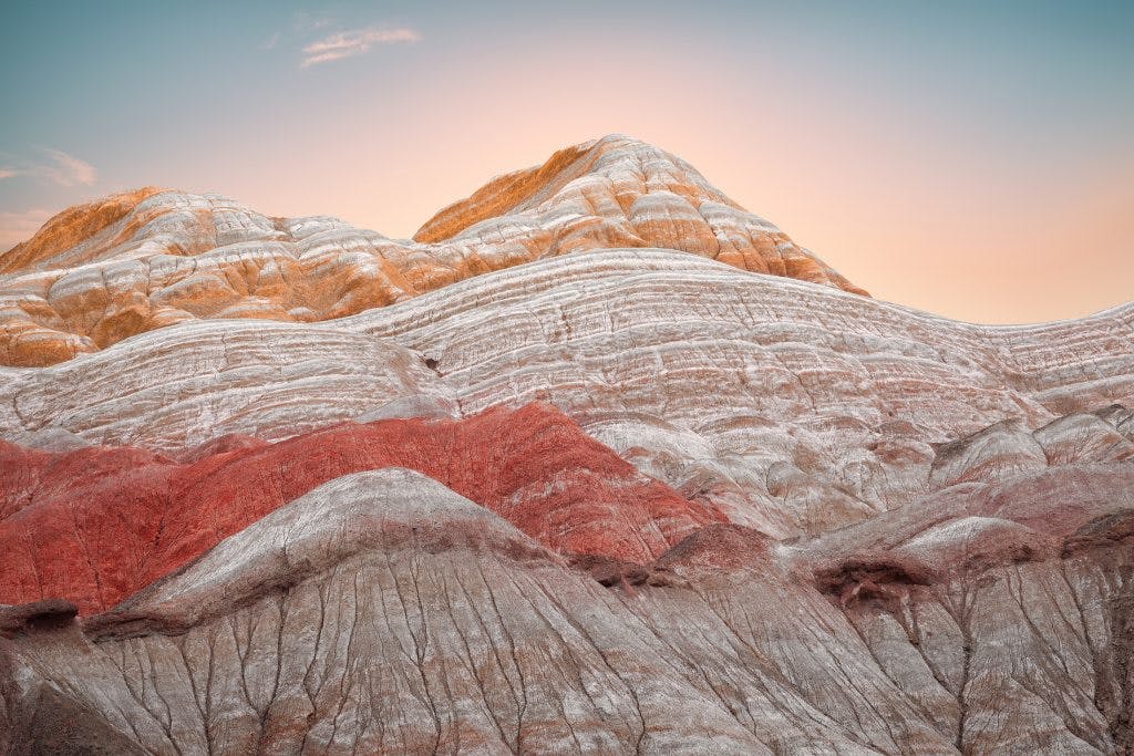 "Red Beds". Développé au cours du Jurassique et du Tertiaire, il s'agit d'un système de roches rouges de l'orogenèse himalayenne. Photographe : Jonas Daley.