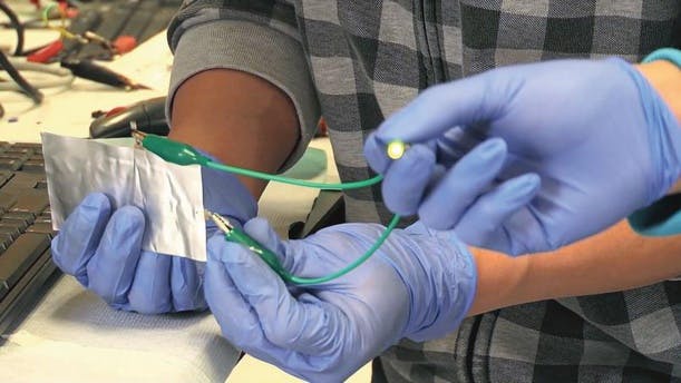 Stanford invente la batterie écologique et rechargeable en une minute