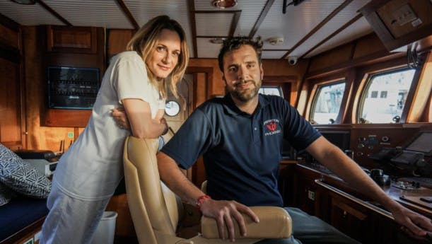 En Méditerranée, un couple de millionnaires au secours des migrants