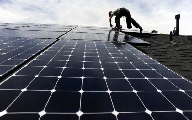 En Californie, des panneaux solaires pour les plus pauvres grâce à la taxe carbone