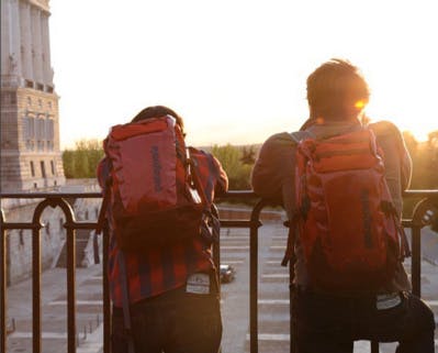 À 27 ans, ils réalisent le premier tour du monde de l'économie circulaire