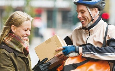 Livraison collaborative : bientôt tous porteurs de colis ?
