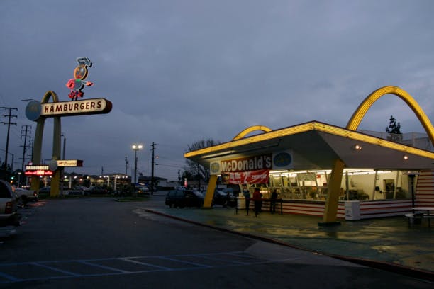 Pressé par l'opinion, McDonald's se convertit au bio en Allemagne