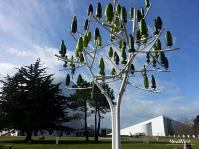 Moches et bruyantes, les éoliennes? Installons-les en mer ou embellissons-les !