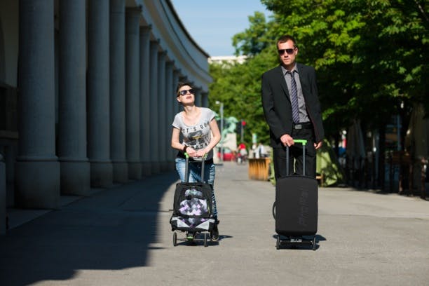 Ne ratez plus jamais un avion, grâce à cette valise-trottinette