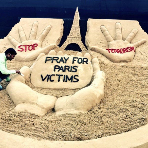 Soyons Charlie. Soyons Paris. Soyons demain.