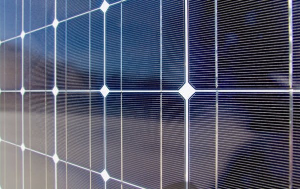 COP21 : la France inaugure la plus grande centrale solaire d’Europe