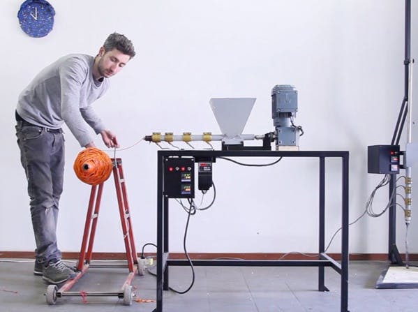 Recyclez votre plastique grâce à cette machine à construire vous-même