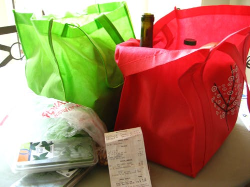 Kraft, fibre naturelle, bioplastique... Quelle est l'alternative la plus écolo aux sacs plastique ?