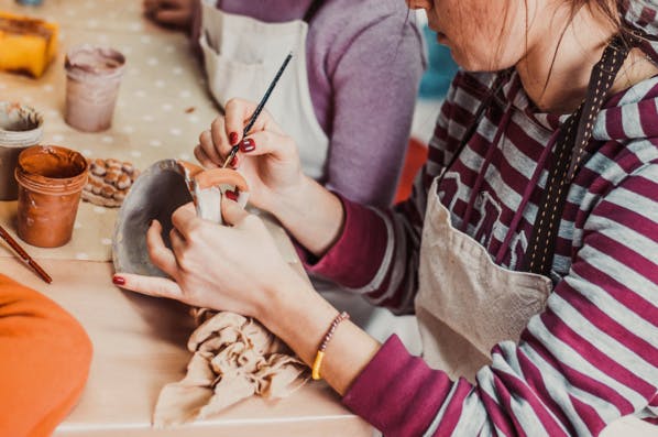 Aider les artisans migrants à exercer leur vrai métier : le défi de la Fabrique nomade