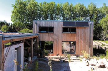 Moins cher, plus écolo et convivial... Ils ont bâti leur maison en mode participatif