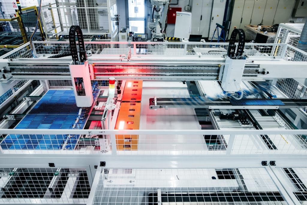 L'usine slovène de Bisol ne s'arrête jamais de produire pour répondre à la demande en forte croissance pour les énergies renouvelables en Europe. Crédit : Bisol.