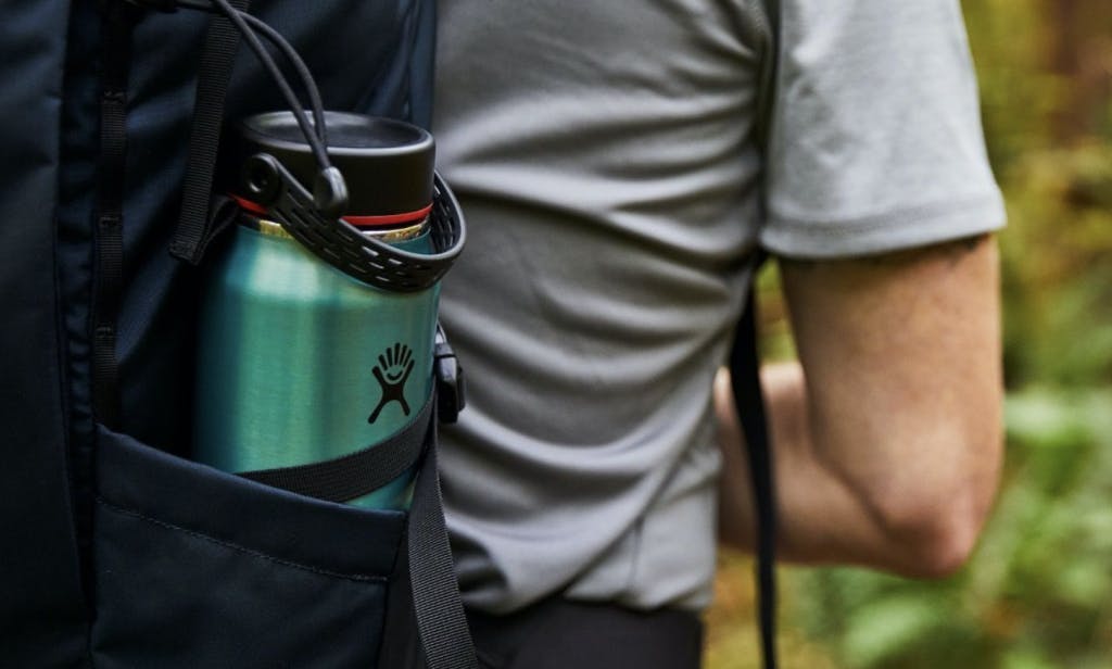 Cette gourde Hydro Flask Trail Series, résistante et légère, est conçue pour durer.