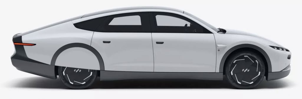 Les lignes de la voiture ont été optimisées en soufflerie pour une aérodynamique accrue. En outre, le véhicule est équipé de pneus Bridgestone ultra-efficients développés rien que pour elle. Photo : Lightyear.