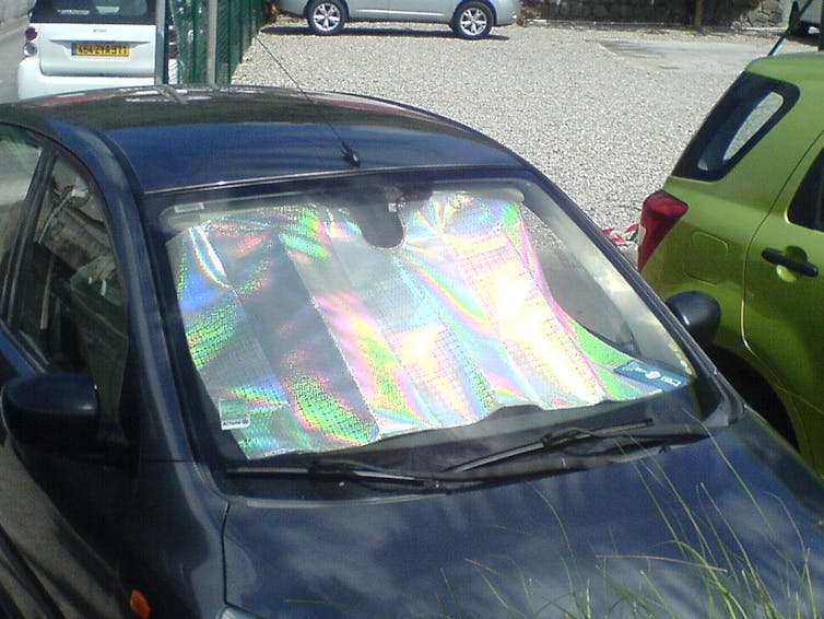 un isolant de pare-brise de voiture