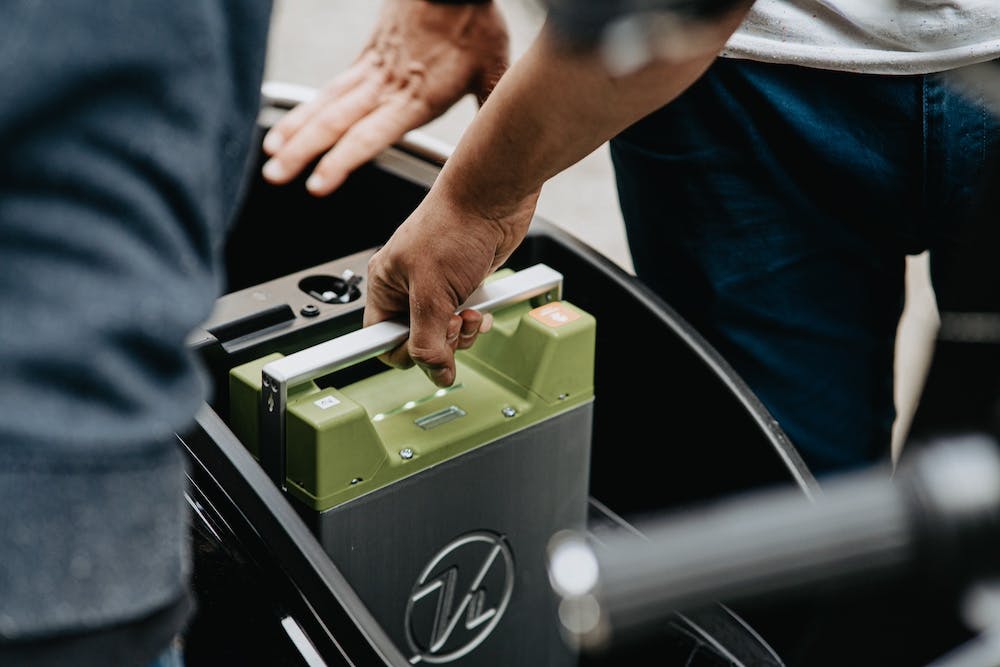 Des batteries de stockage de l'électricité.