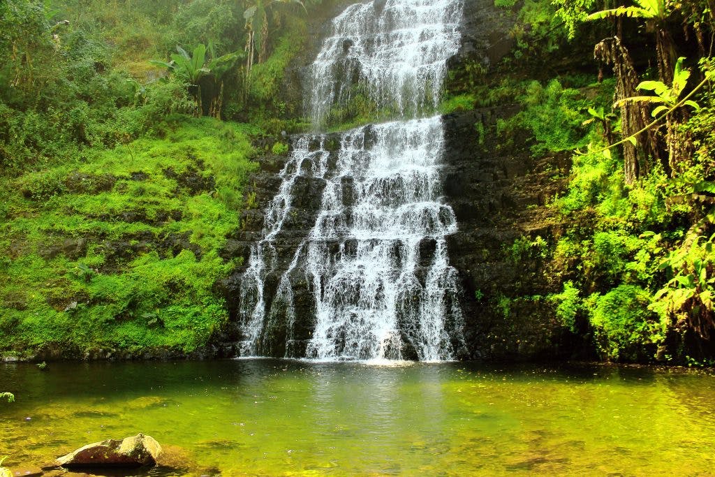 Chute d'eau dans la région de Chimanimani au Zimbabwe. Crédit : Tawanda Kapikinyu / Shutterstock.