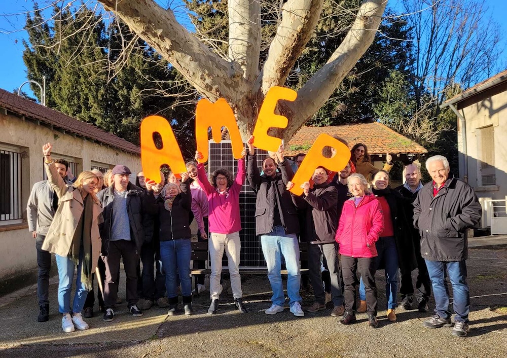 Un groupe de personnes, membre du réseau AMEP.
