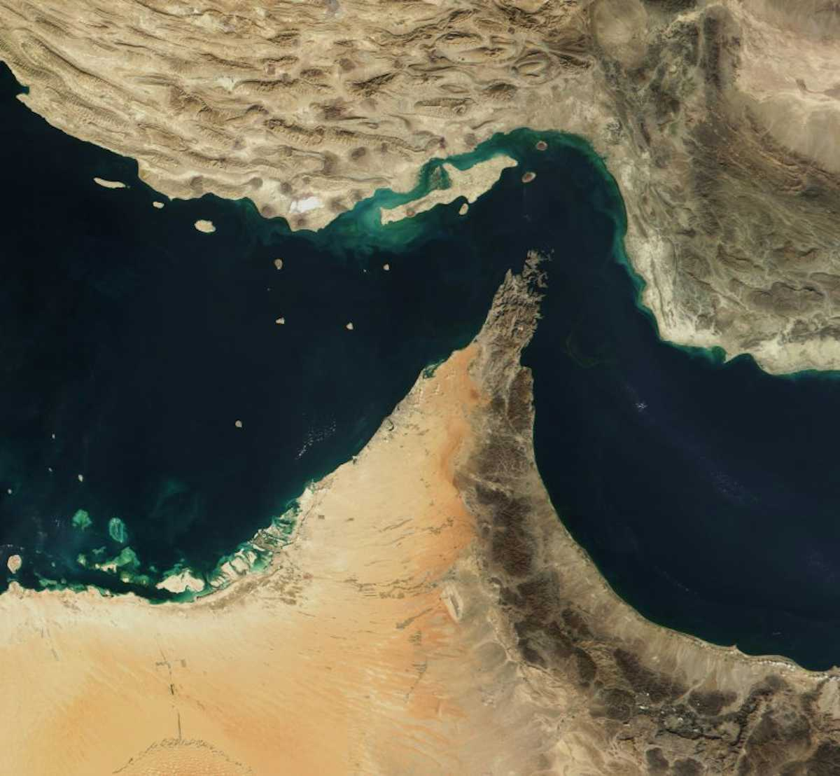 Vue satellite du détroit d'Ormuz entre la péninsule arabique et l'Iran.