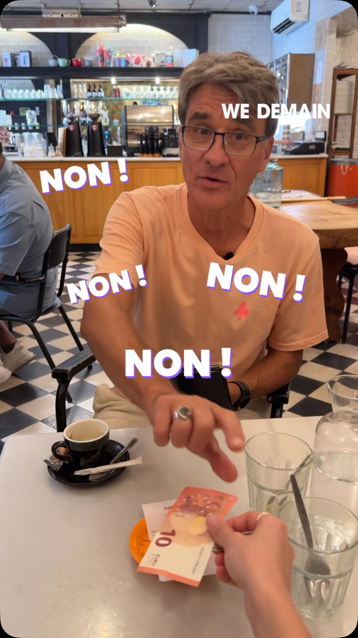 💡 Découvre comment ta monnaie locale peut tripler la richesse de ton territoire !

Après la loi sur l’économie sociale et solidaire de 2014, la France a vu fleurir un peu partout des monnaies locales. Mais au fait : c’est quoi exactement ? À quoi ça sert ? Et combien ça vaut ?

Pour répondre à toutes ces questions, on a rencontré Paul, membre actif de l’association la Graine 34, dans l’Hérault.
Le dispositif peut sembler anecdotique, voire un peu abstrait. Il est pourtant un levier puissant pour dynamiser et enrichir le territoire où la monnaie circule. La raison est simple : chaque unité de monnaie locale rapporte jusqu’à trois fois sa valeur au territoire, au lieu de filer directement dans les circuits financiers traditionnels.
Résultat, c’est un moyen concret et efficace de faire vivre ses commerces de proximité et de garder la richesse là où elle est créée.

💶 Tu utiliserais une monnaie locale près de chez toi ? Dis-le en commentaire 👇
#MonnaieLocale #ESS #EconomieLocale